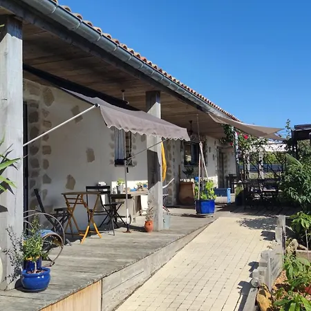 Les Oliviers Проживание в семье